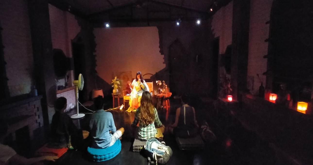 Sadhana Yogalakshmi leading an intimate sound meditation retreat